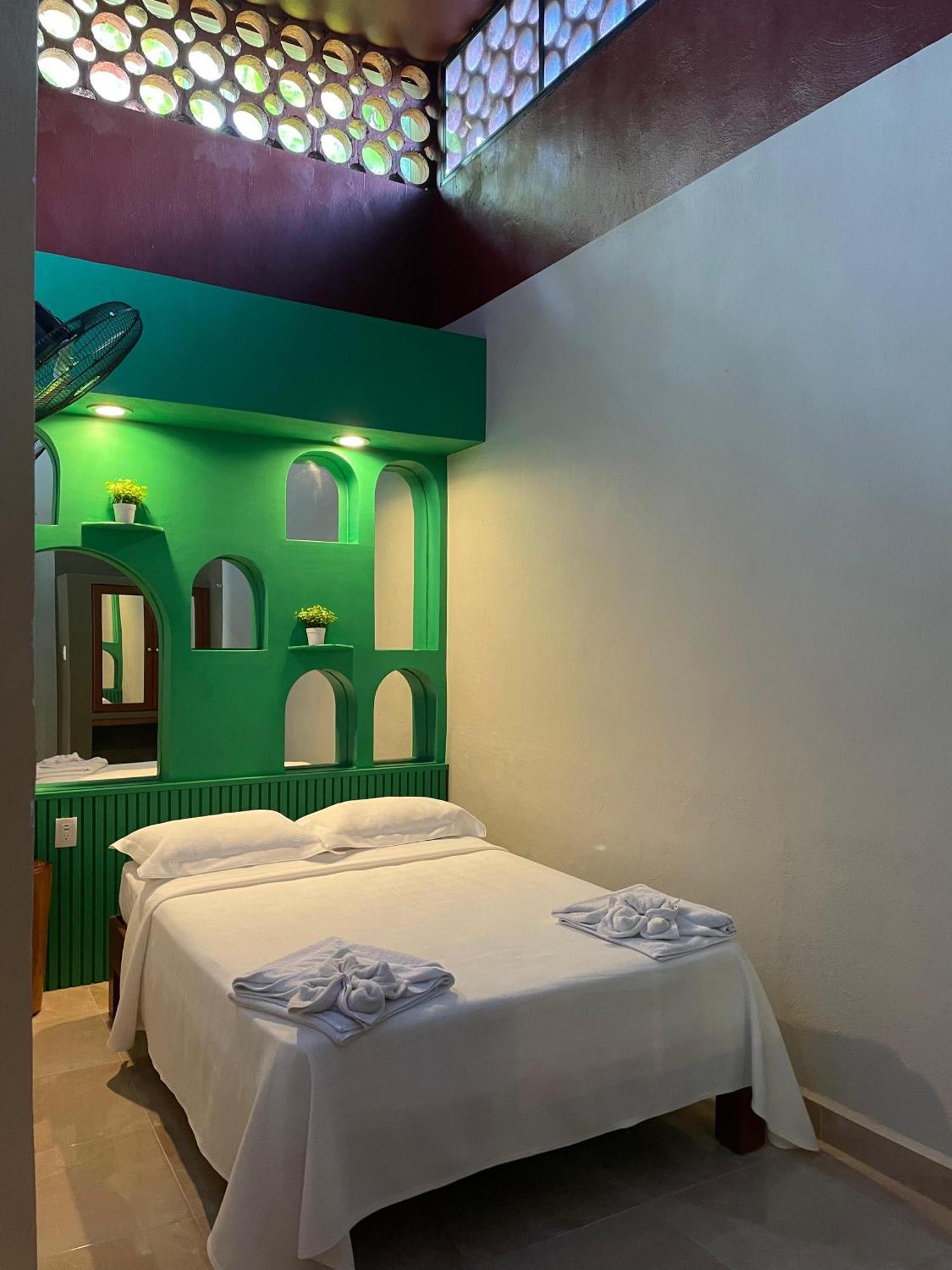 Hostal Poquito A Poquito Valladolid  Exteriör bild