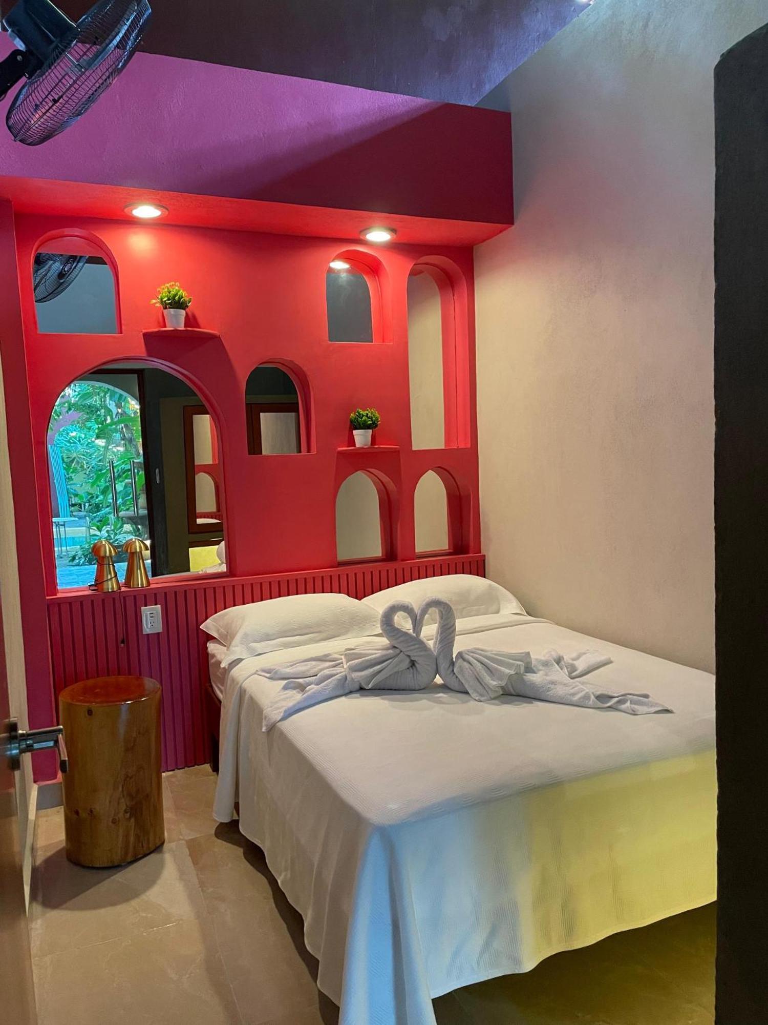 Hostal Poquito A Poquito Valladolid  Exteriör bild