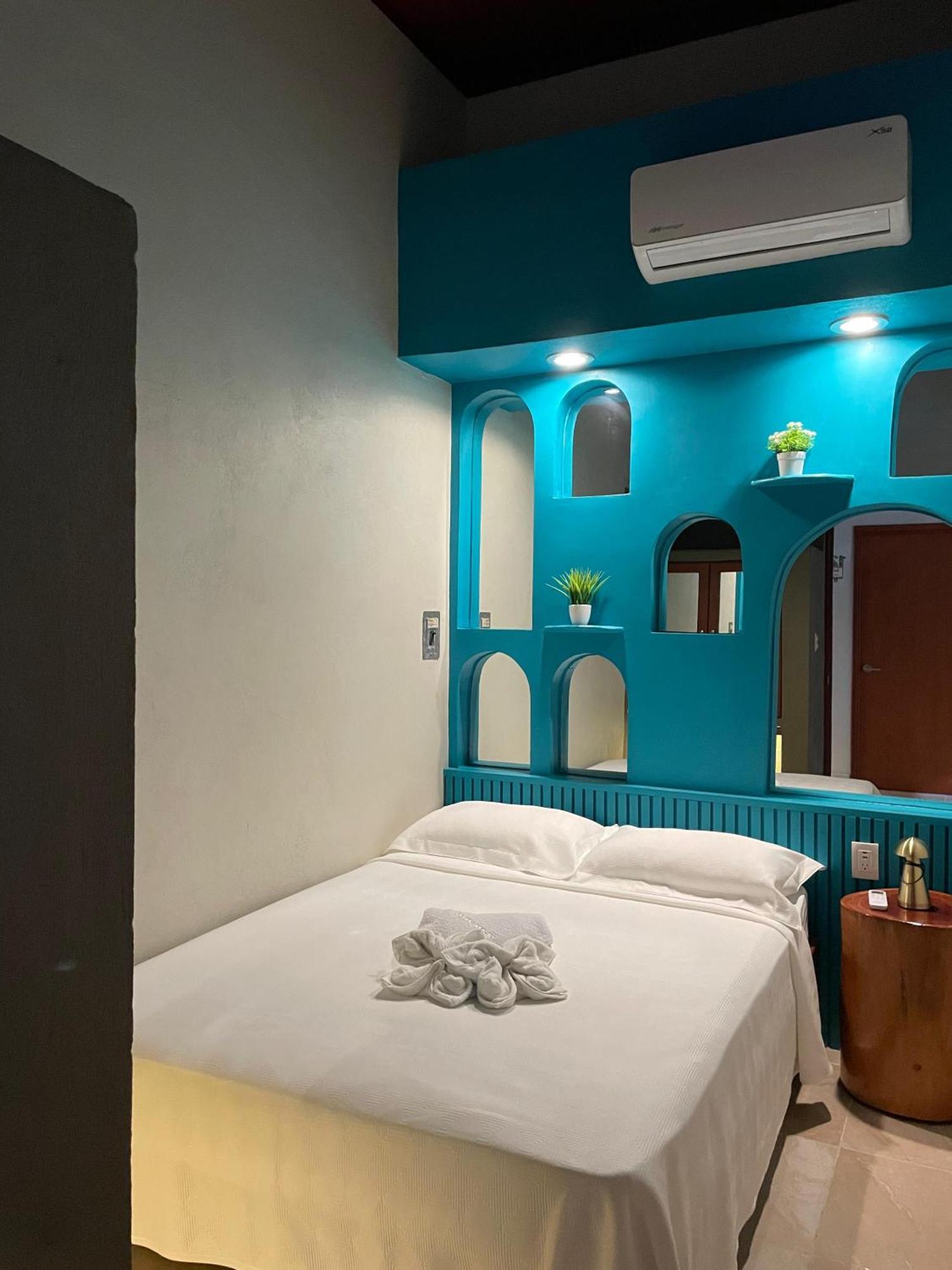 Hostal Poquito A Poquito Valladolid  Exteriör bild