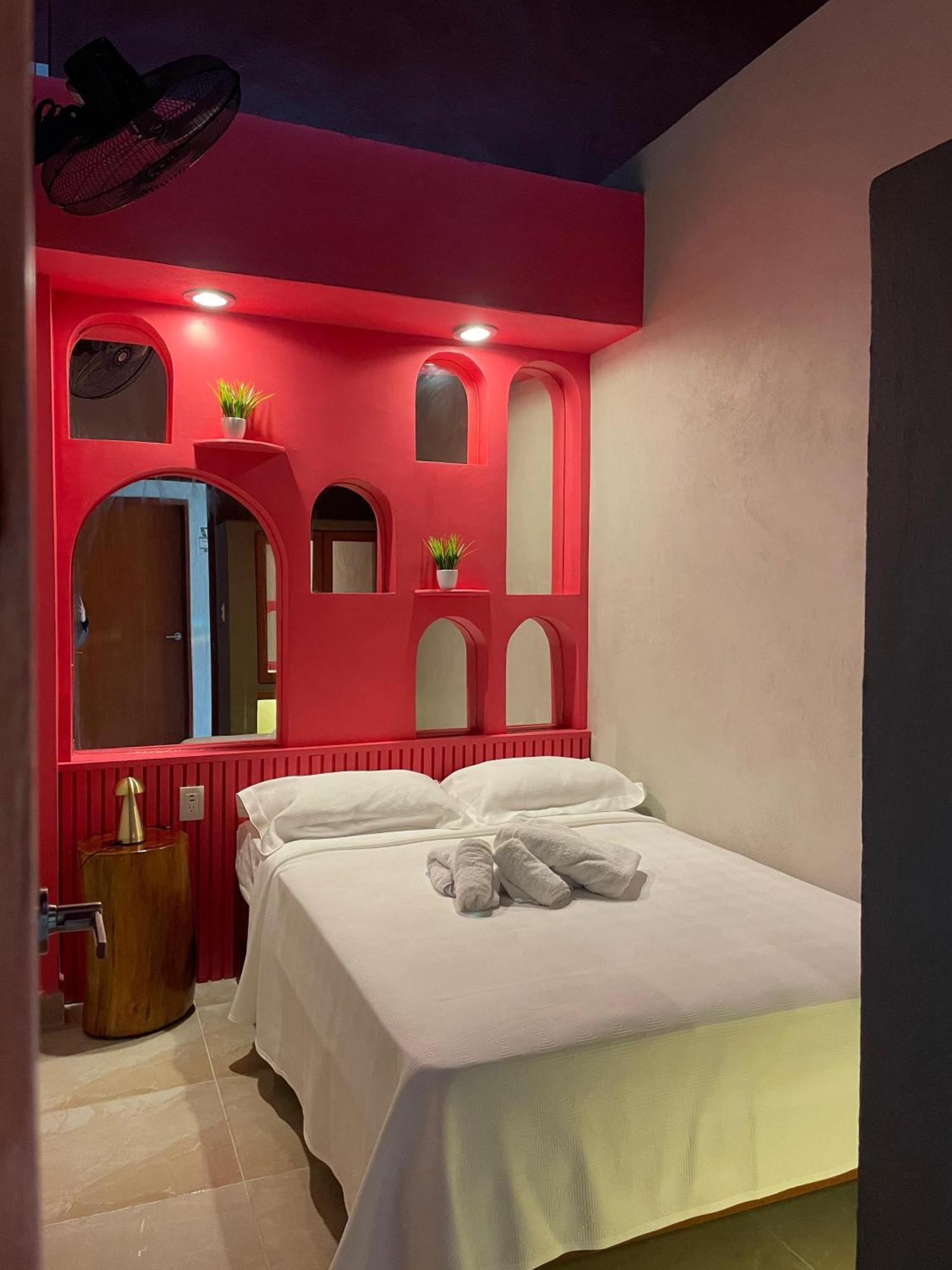 Hostal Poquito A Poquito Valladolid  Exteriör bild