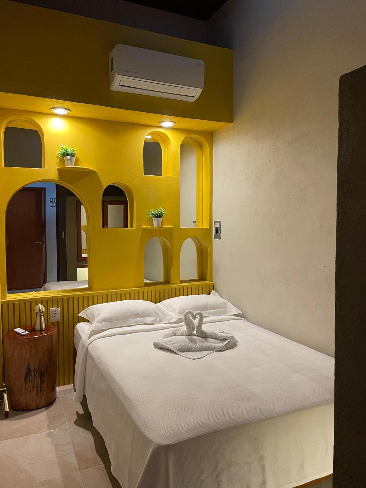 Hostal Poquito A Poquito Valladolid  Exteriör bild
