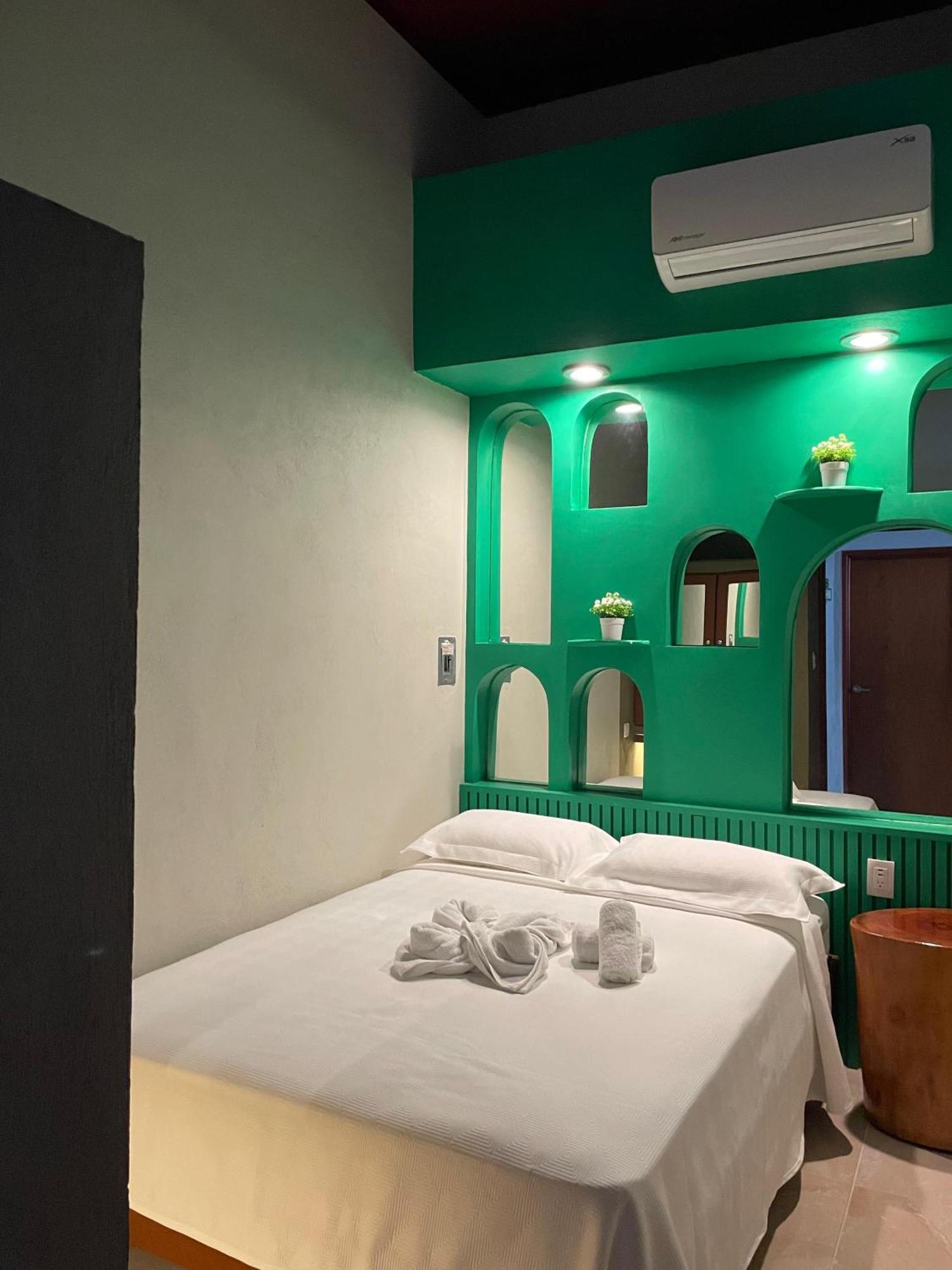 Hostal Poquito A Poquito Valladolid  Exteriör bild