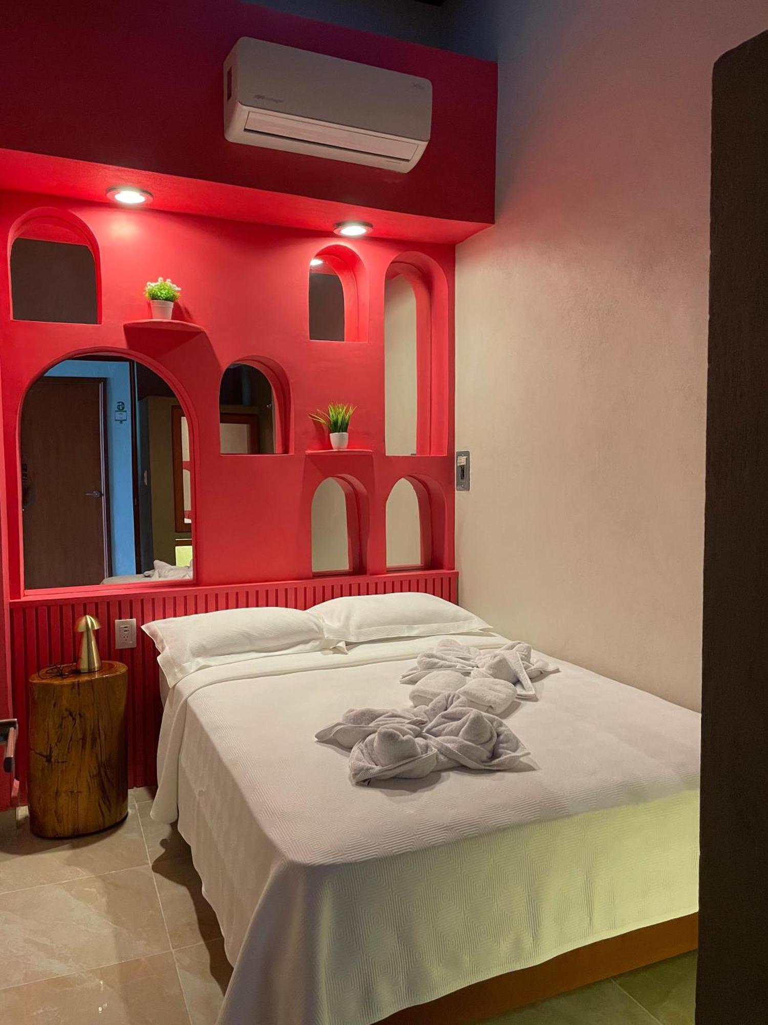 Hostal Poquito A Poquito Valladolid  Exteriör bild