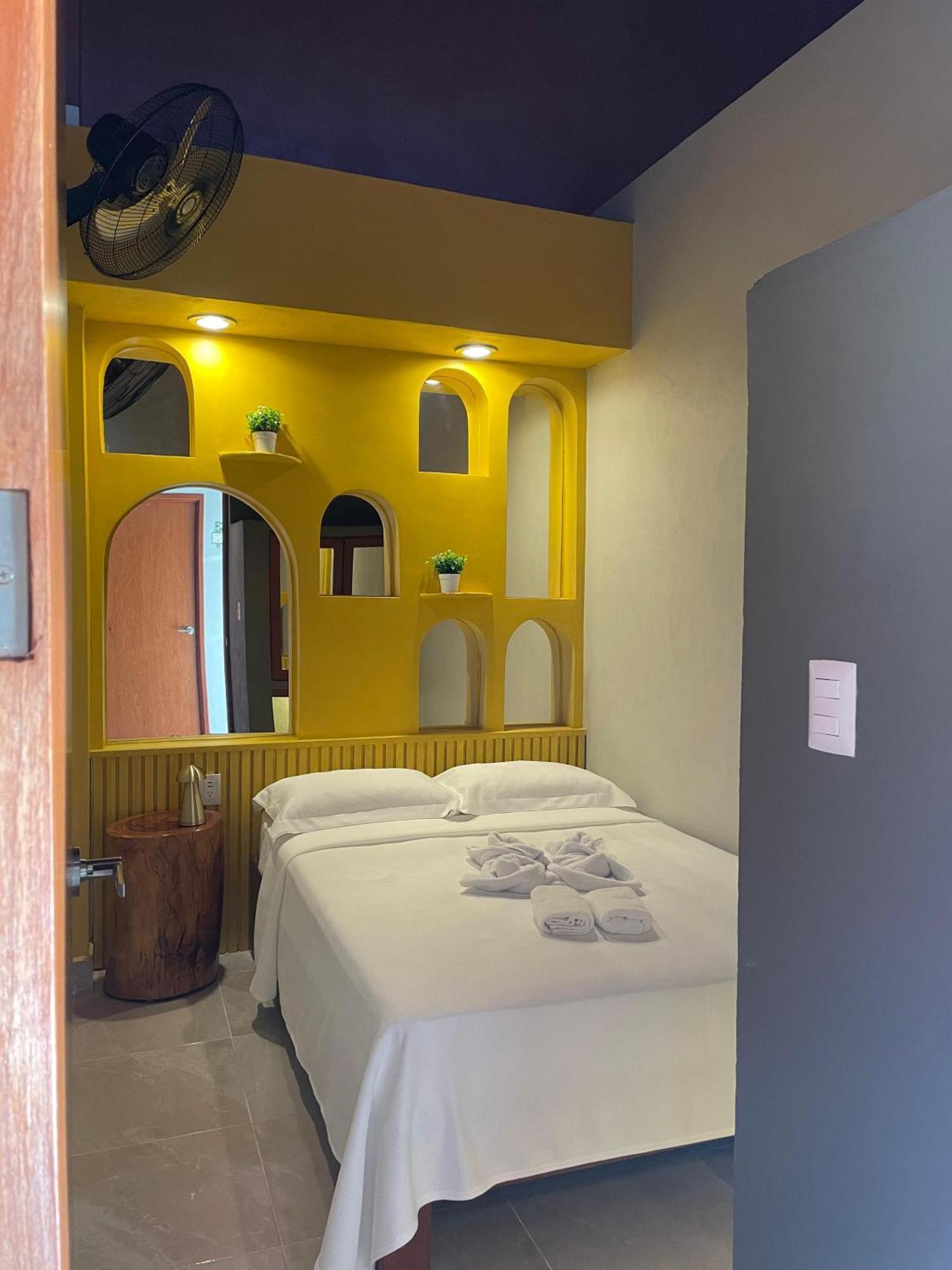 Hostal Poquito A Poquito Valladolid  Exteriör bild