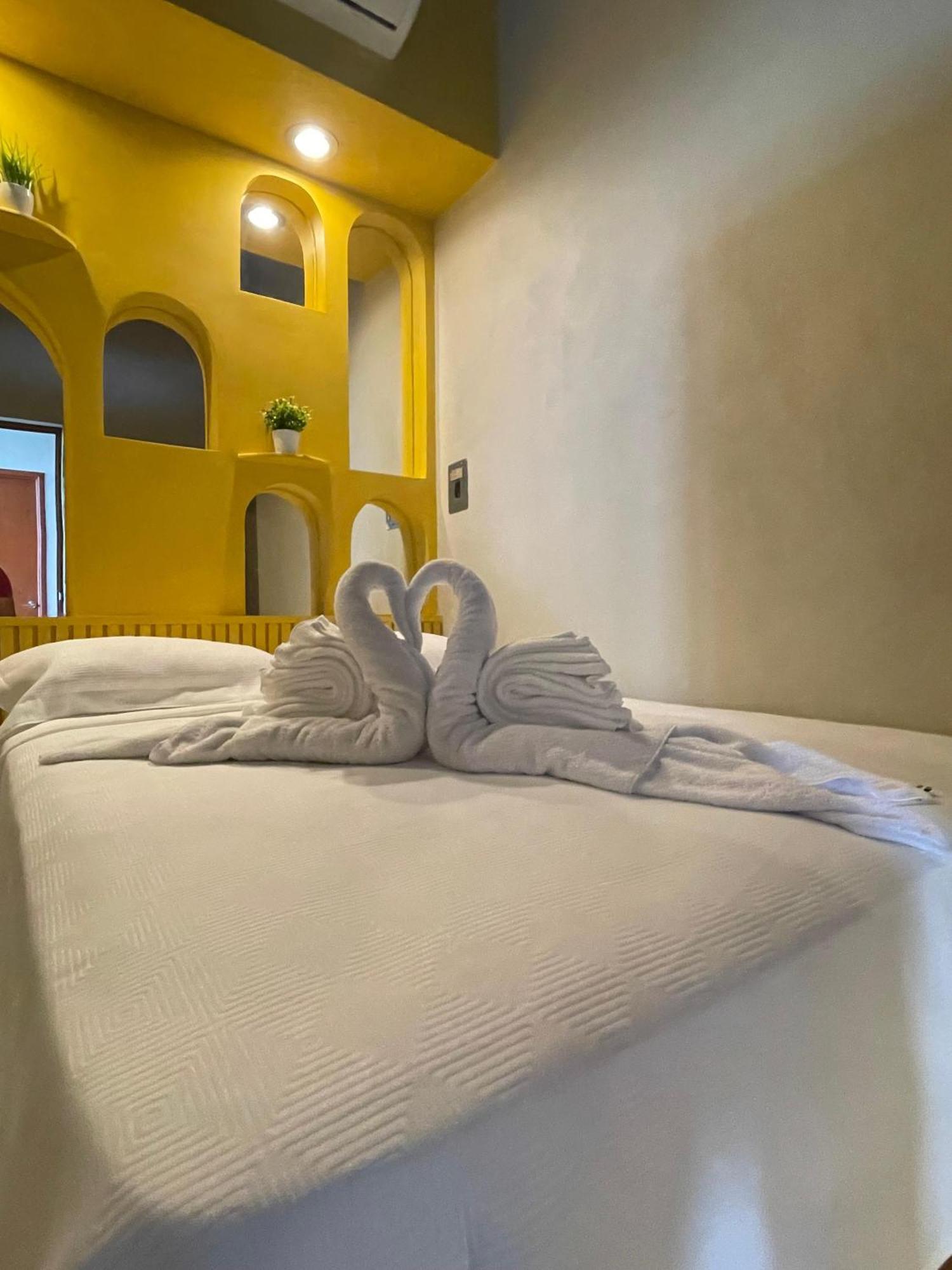 Hostal Poquito A Poquito Valladolid  Exteriör bild